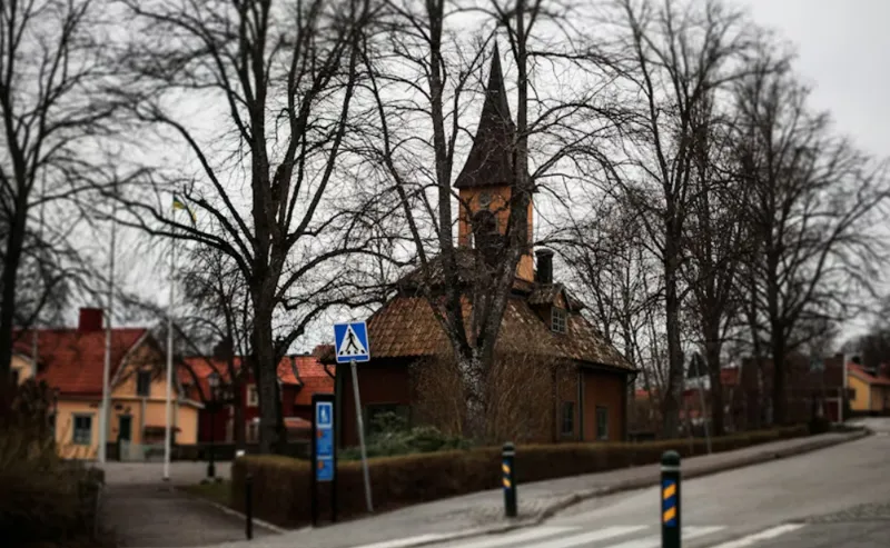 Sigtuna idag med medeltida bebyggelse och Mälaren