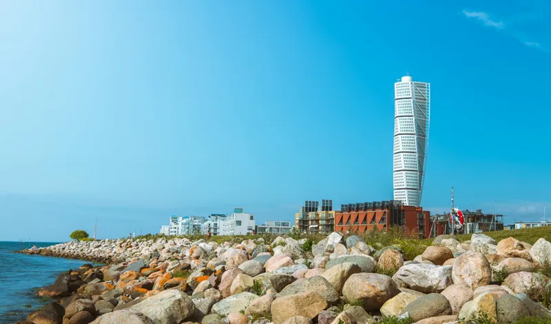 Höga byggnader i Sverige som sticker ut arkitektoniskt